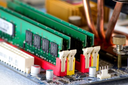 Computer-dram-memory-in-slots
