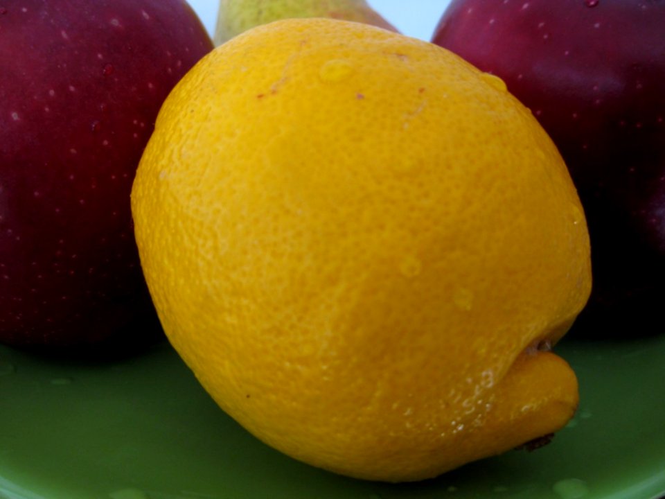 Close-up-shot-of-lemon