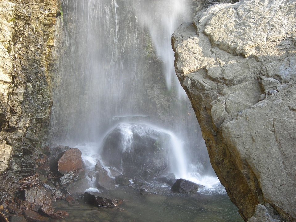 Nature waters murmur