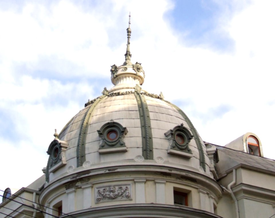 Building-cupola-with-eyelets