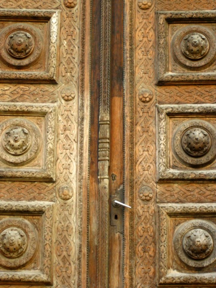 Carved-wooden-door