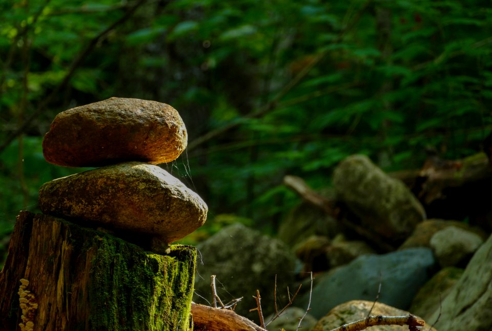 Stacked Stones Lonely Lighting