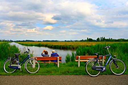 PUBLIC DOMAIN DEDICATION - Pixabay - Digionbew 9 19-06-16 Couple On Bench At Waterway LOW RES DSC01188