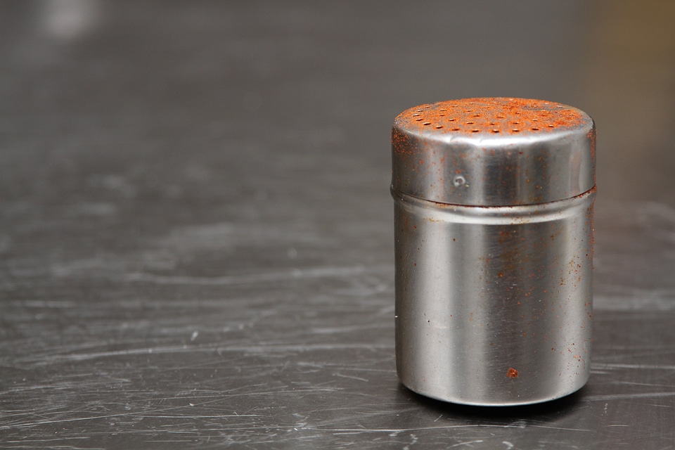 Spreader paprika faithful shaker