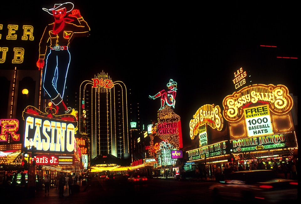 Casinos sign strip
