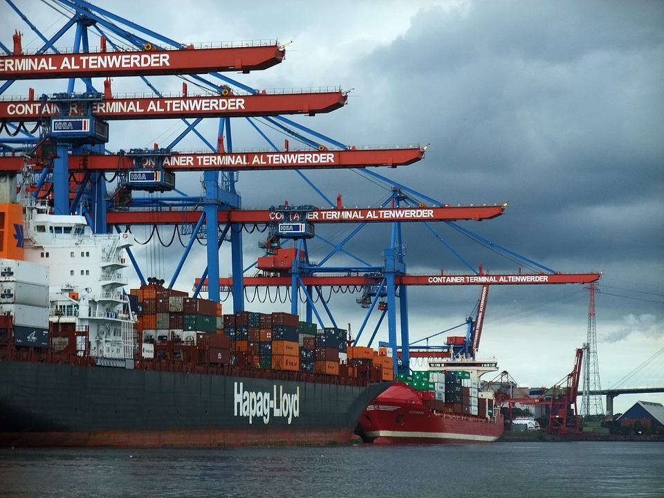 Container altenwerder ship