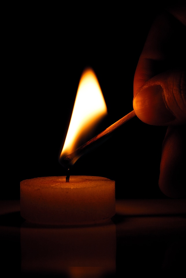 Fingers light can