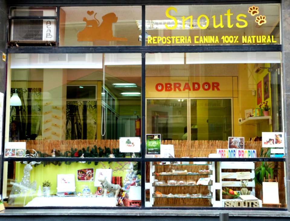 Xmas Doggie Buffet At Snouts