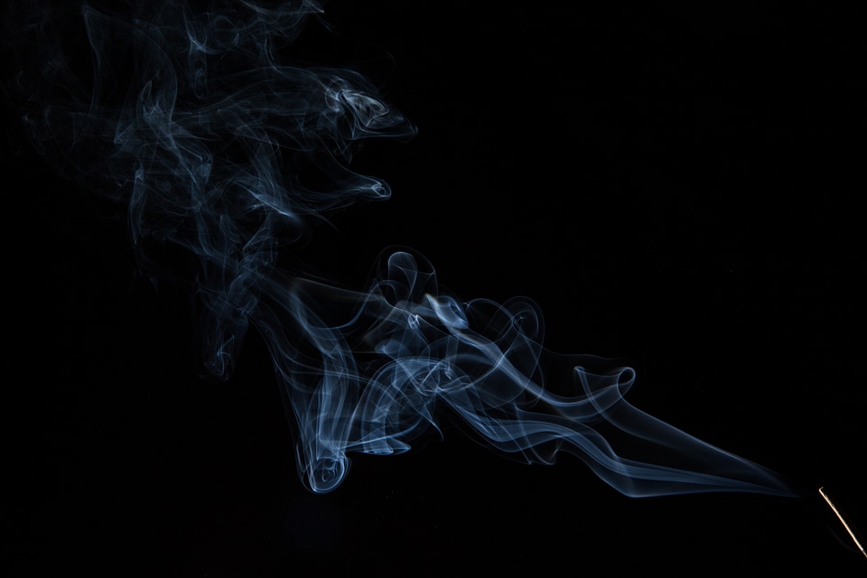 Dark fumes smoker