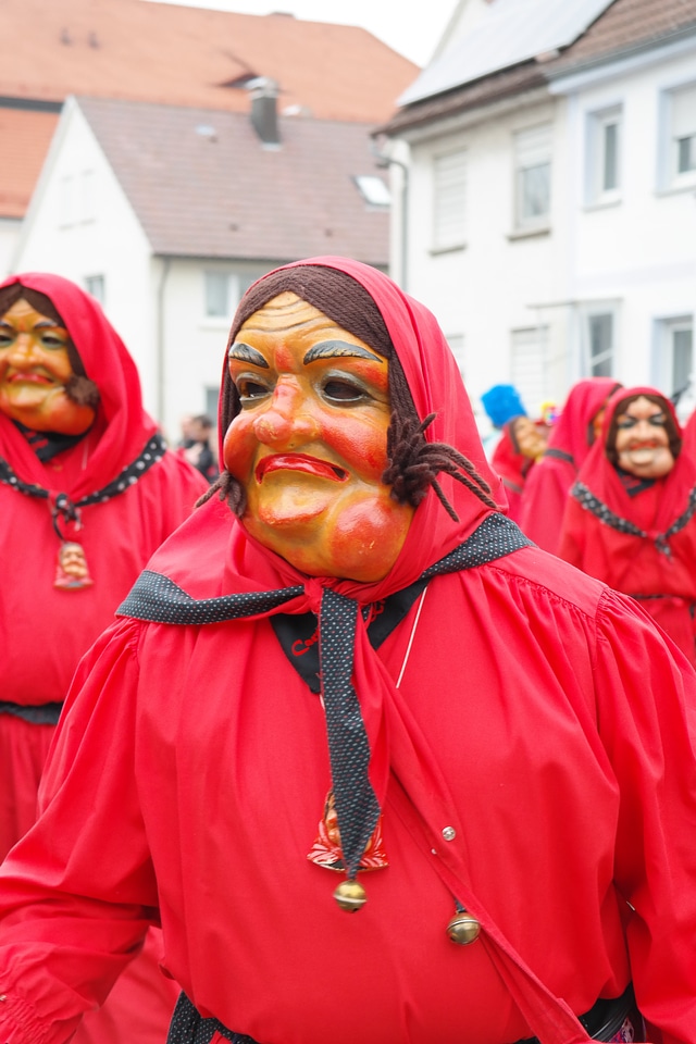 Masks street carnival move