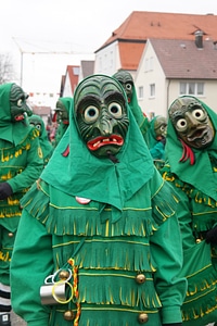 Masks street carnival move
