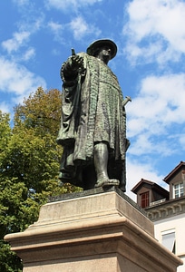 Bronze vadian city father
