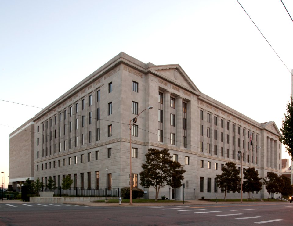 Exterior, Richard Sheppard Arnold U.S Post Office and Courthouse in Little Rock, Arkansas (2010) by Carol M. Highsmith. Original image from Library of Congress.