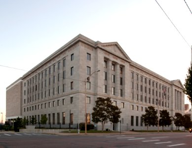 Exterior, Richard Sheppard Arnold U.S Post Office and Courthouse in Little Rock, Arkansas (2010) by Carol M. Highsmith. Original image from Library of Congress.