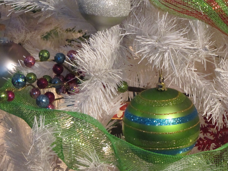 Holiday lighting christmas ornament