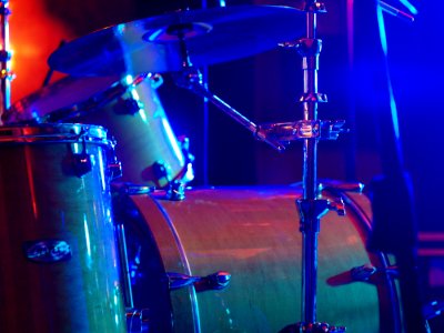 Shallow Focus Photography Of Brown Drum Set photo