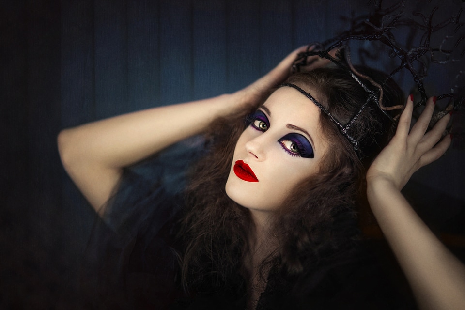 Crown the witch vampire