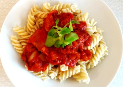 Pasta With Tomato Sauce