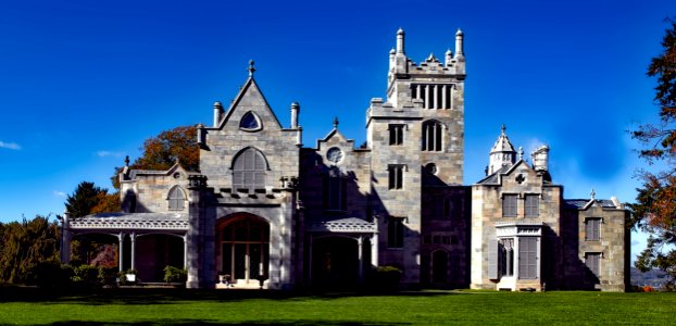 Mansion On Green Lawn New York