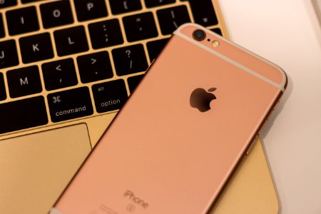 Rose Gold Iphone 6s photo