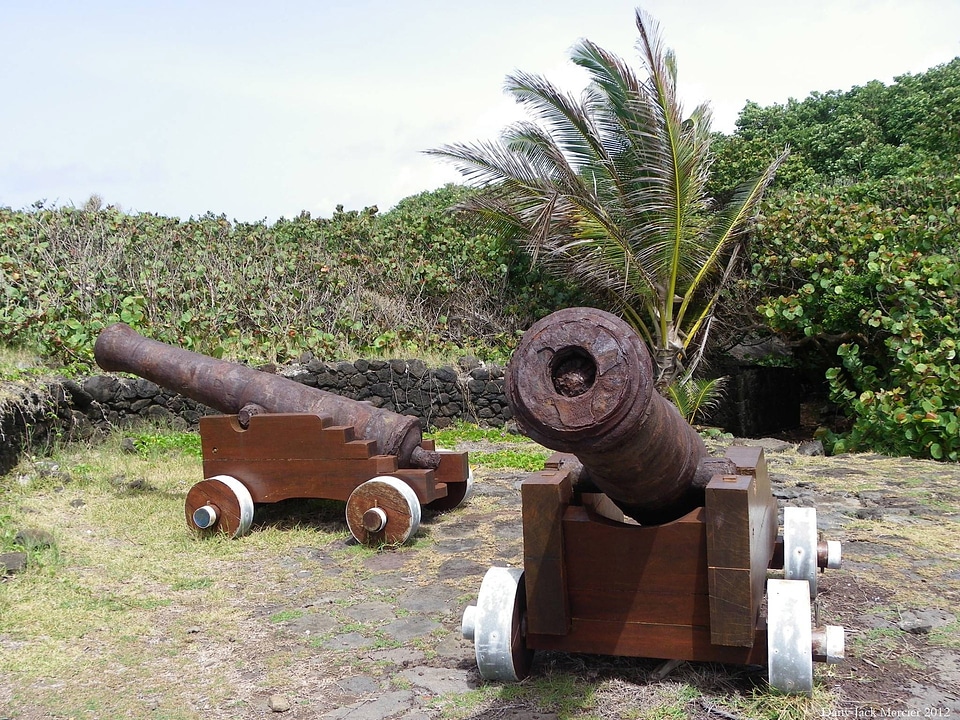 Vintage artillery battle