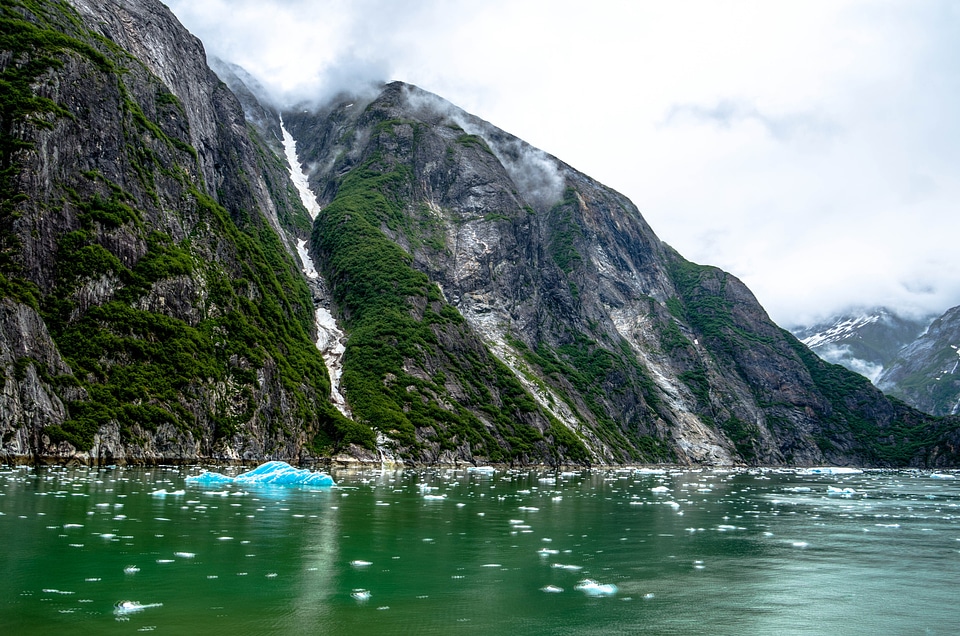 Mountains scenic snow