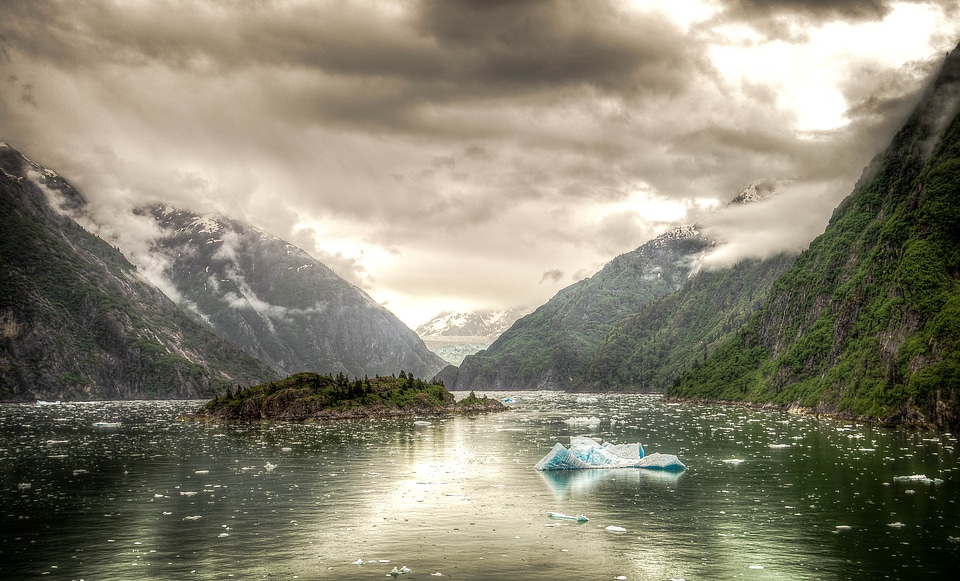 Mountains scenic snow