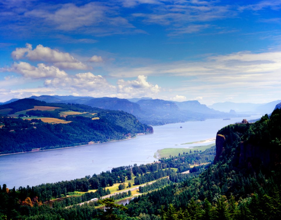 Columbia River. Original image from Carol M. Highsmith’s America, Library of Congress collection.