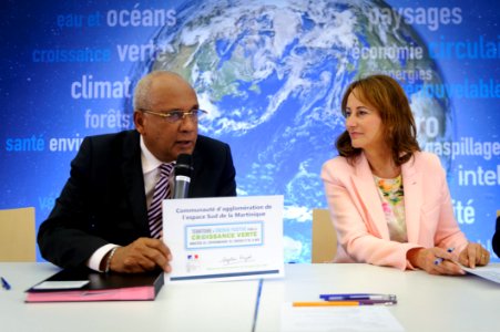 Crmonie De Signatures De Contrats Territoires  Energie Positive Pour La Croissance Et Territoires Zro Dchet Zro Gaspil