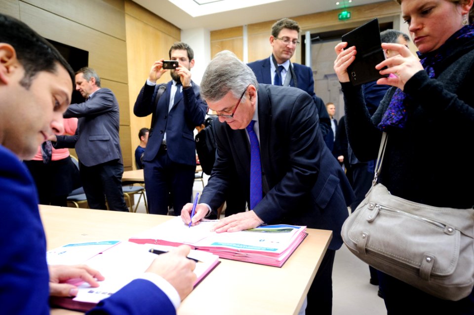 Crmonie De Signatures De Contrats Territoires  Energie Positive Pour La Croissance Et Territoires Zro Dchet Zro Gaspil