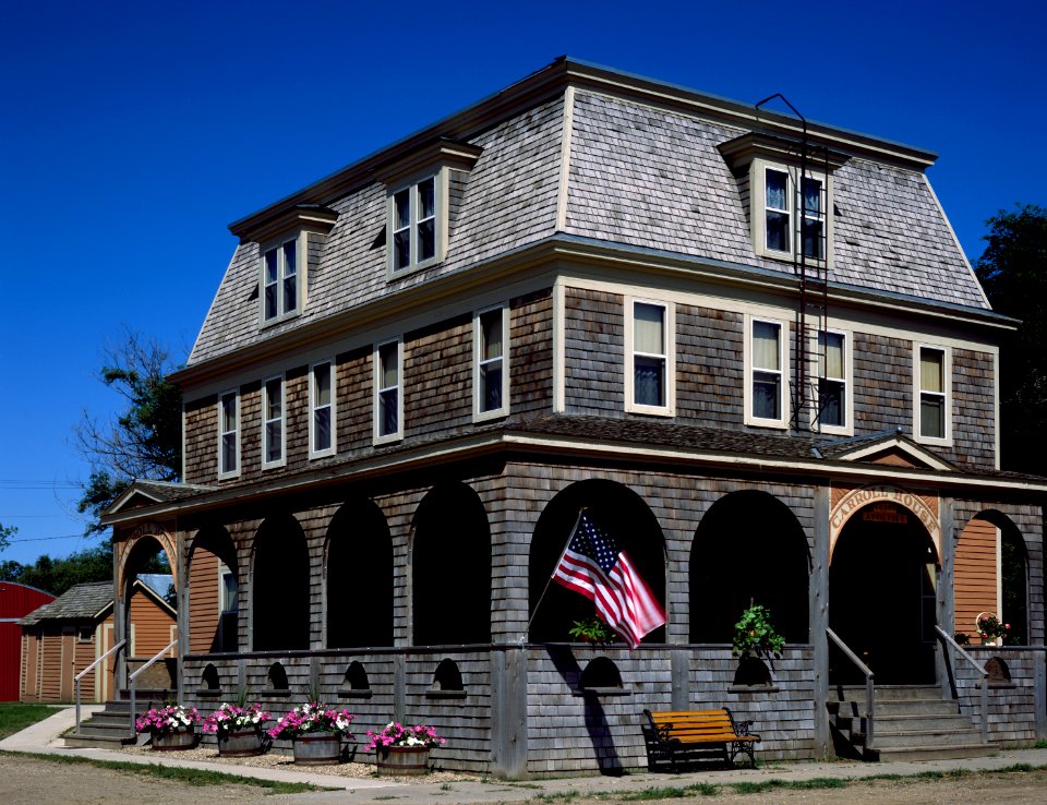 Carroll House, a hotel in Fullerton, North Dakota (1980-2006) by Carol M. Highsmith. Original image from Library of Congress.