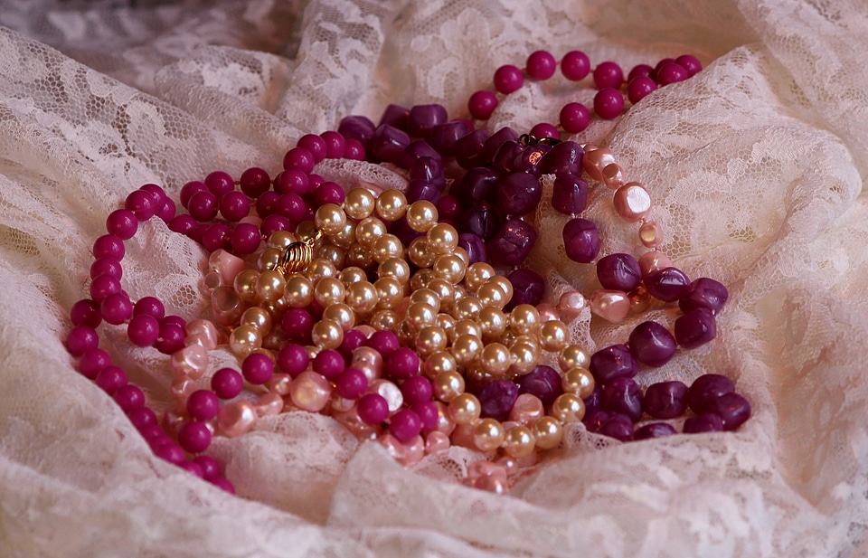 Baroque necklace faux