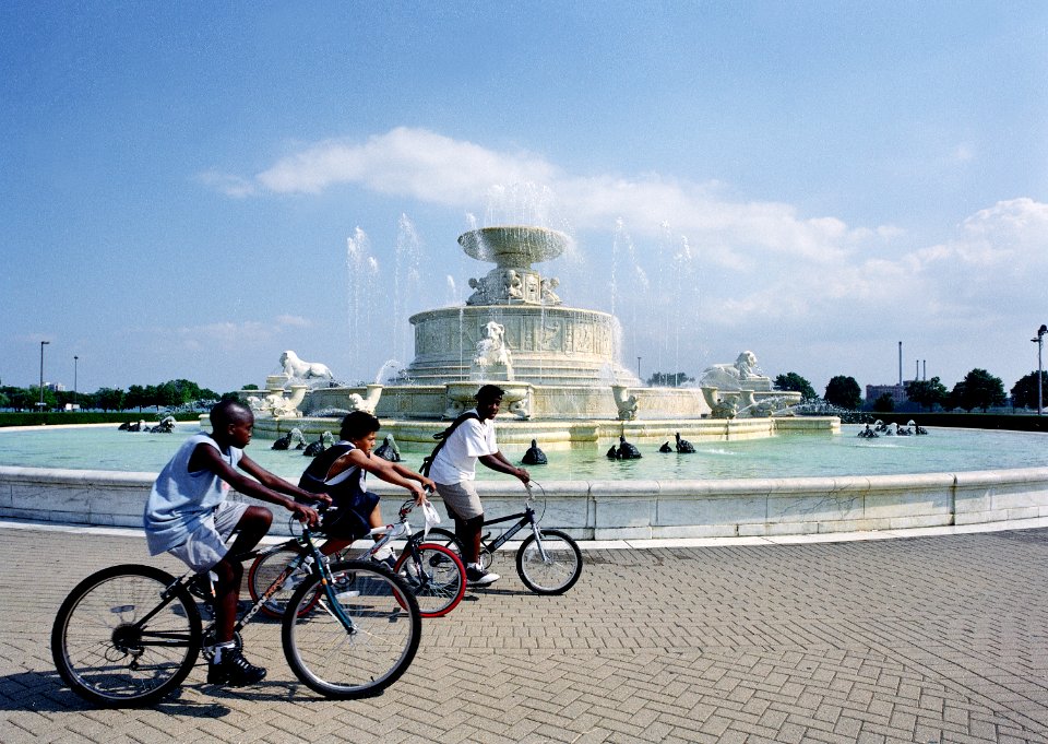 Bicyclists round the James Scott Memorial Fountain on Detroit's Belle Isle, a once-posh island park in the Detroit River, Detroit, Michigan (1980-2006) by Carol M. Highsmith. Original image from Library of Congress.