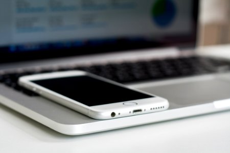 Silver Iphone 6 In Macbook Pro