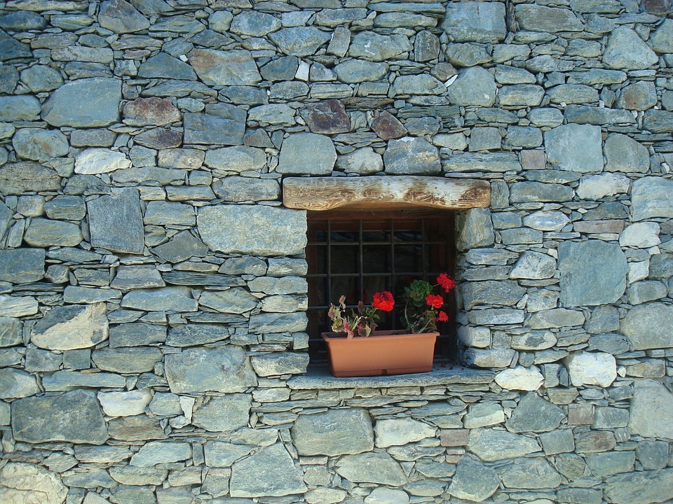 Gerani stone wall house
