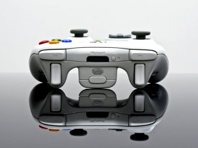 Gray Xbox 360 Game Controller photo
