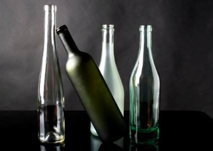 Clear Wine Glasses Photo photo
