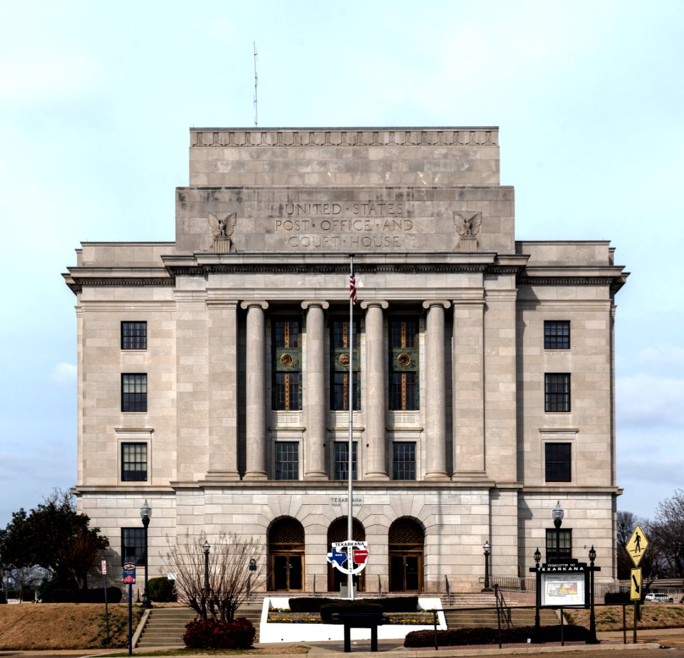 The federal courthouse and post office in Texarkana (2014) by Carol M. Highsmith. Original image from Library of Congress.