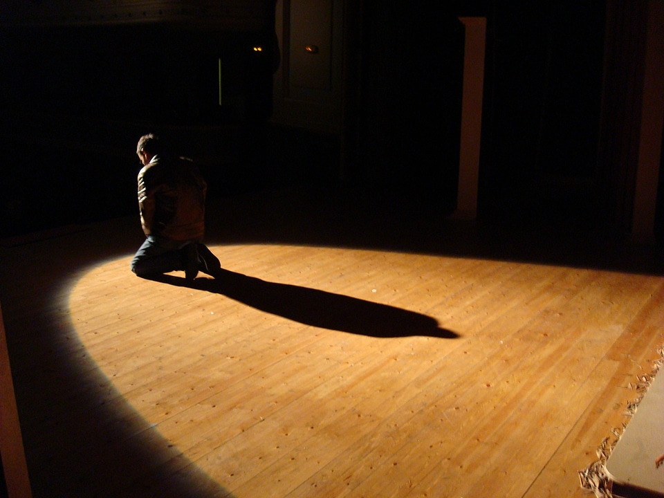 Theatre scenario actor