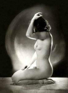 Seated Nude Woman. Portret van een zittend naakt (ca. 1915–1930) by Jacob Merkelbach.