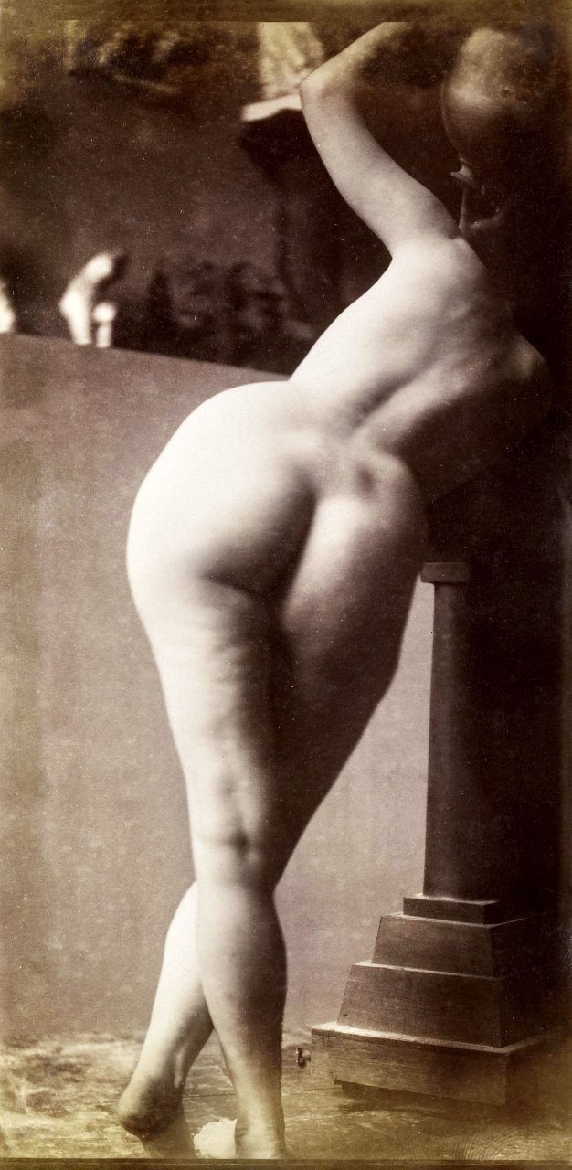 Nude photography of female butt (ca. 1903–1914).