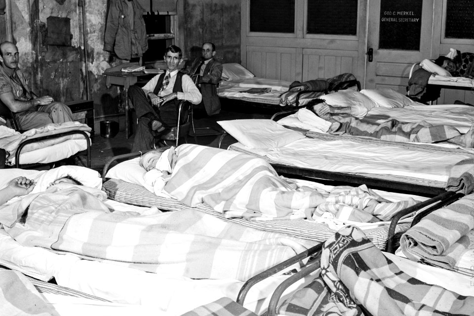 Flophouse of about thirty-seven beds at fifty cents each, constantly crowded with construction workers sleeping in several shifts. Some of them had flu, Alexandria, Louisiana (1940).