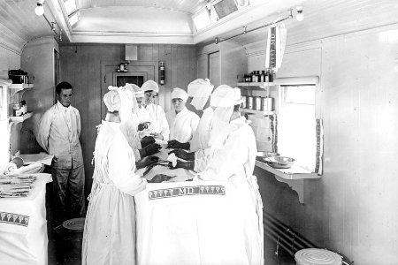 American Red Cross nurses (1917). photo