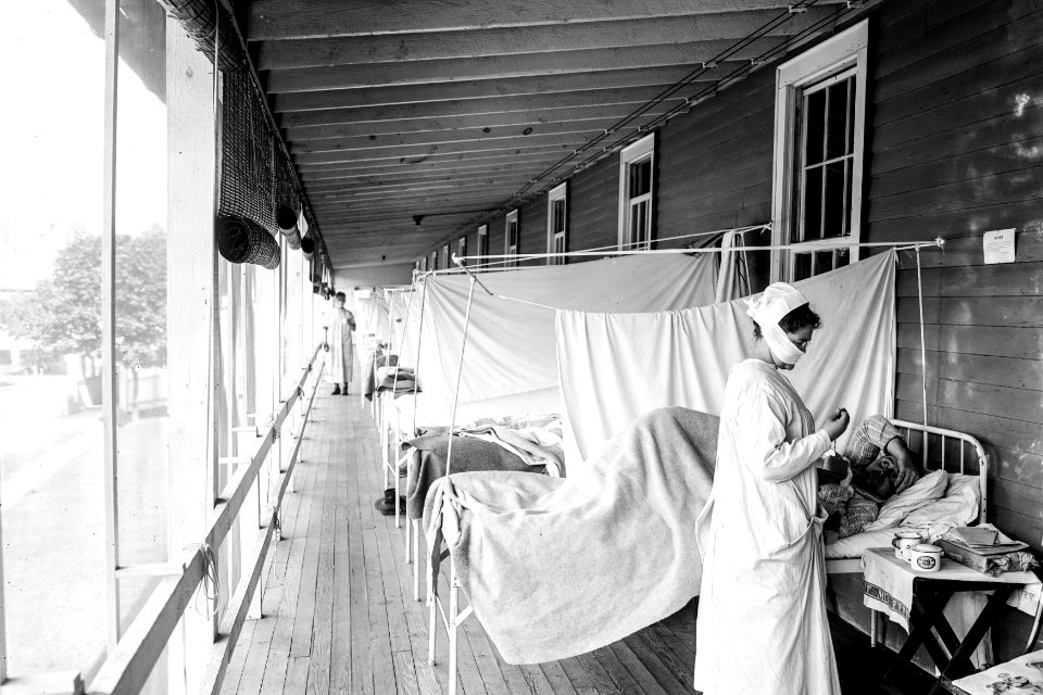 Walter Reed Hospital flu ward (ca. 1910–1920).