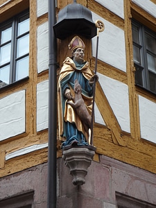 Sculpture gold golden