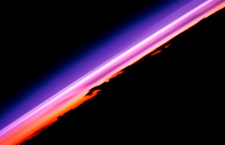 Earth views and an illuminated earth limb.