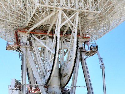 Work began on March 11, 2010 to replace a set of elevation bearings on the giant Mars antenna at NASA's Deep Space Network complex in Goldstone, Calif. photo