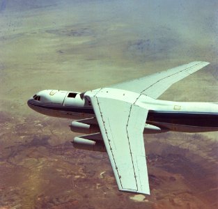 C-141 (NASA-714) Kuipter Airborne Observatory in flight, telescope hatch open. photo