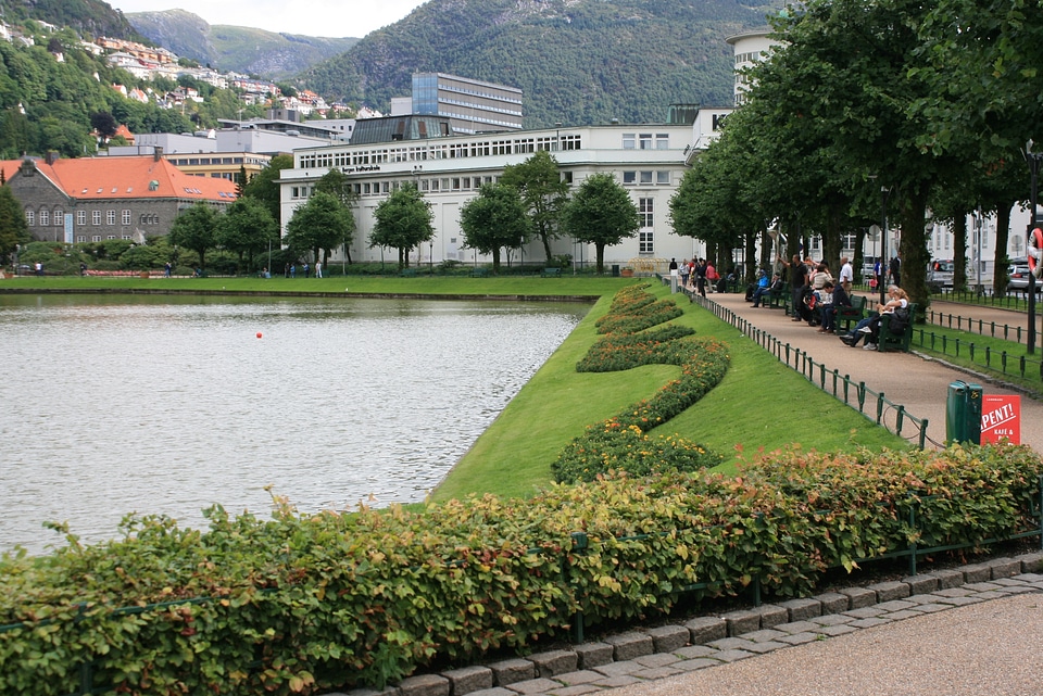 Waterfront garden landscape