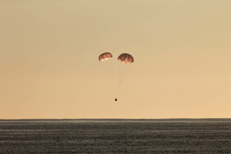CRS–10 Dragon (2017).